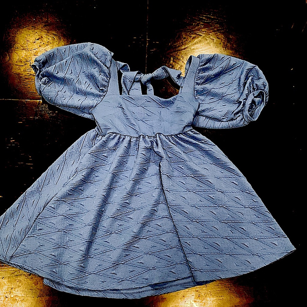Short sky blue puffy shoulder dress
